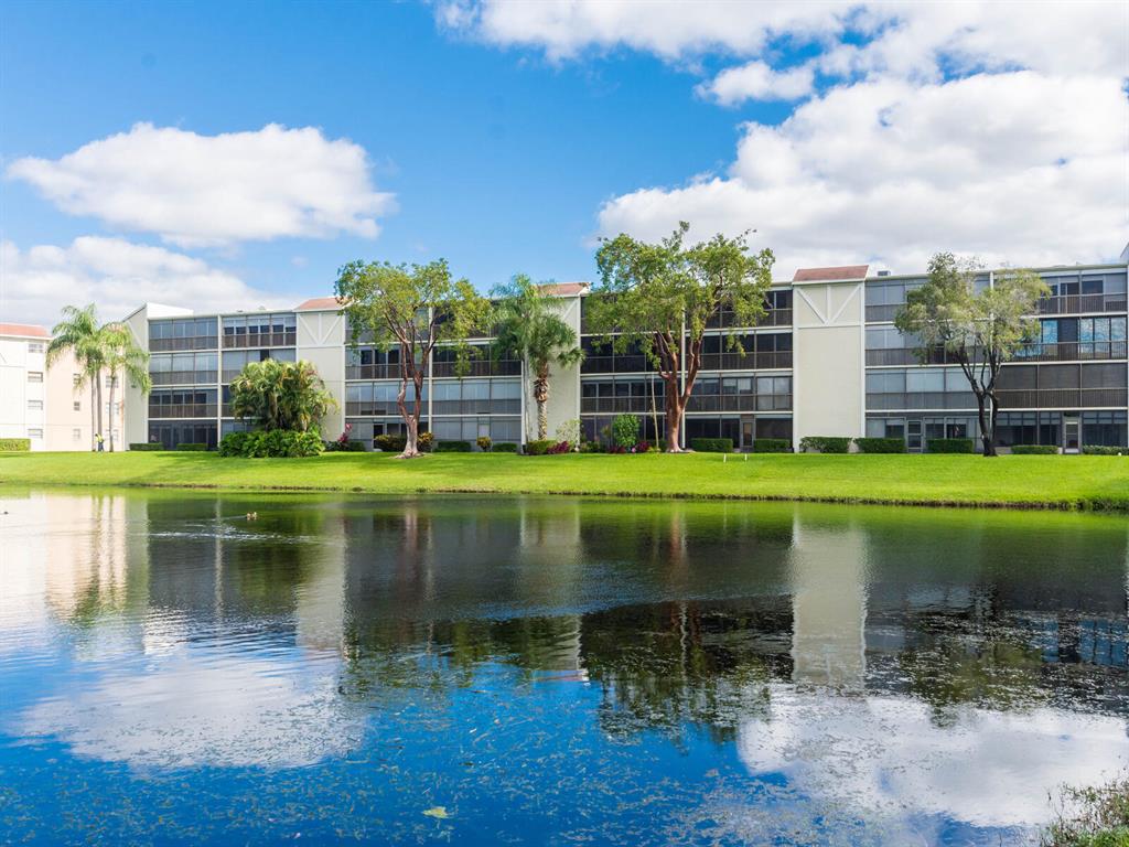 HUNTINGTON LAKES SEC ONE CONDOS - Residential