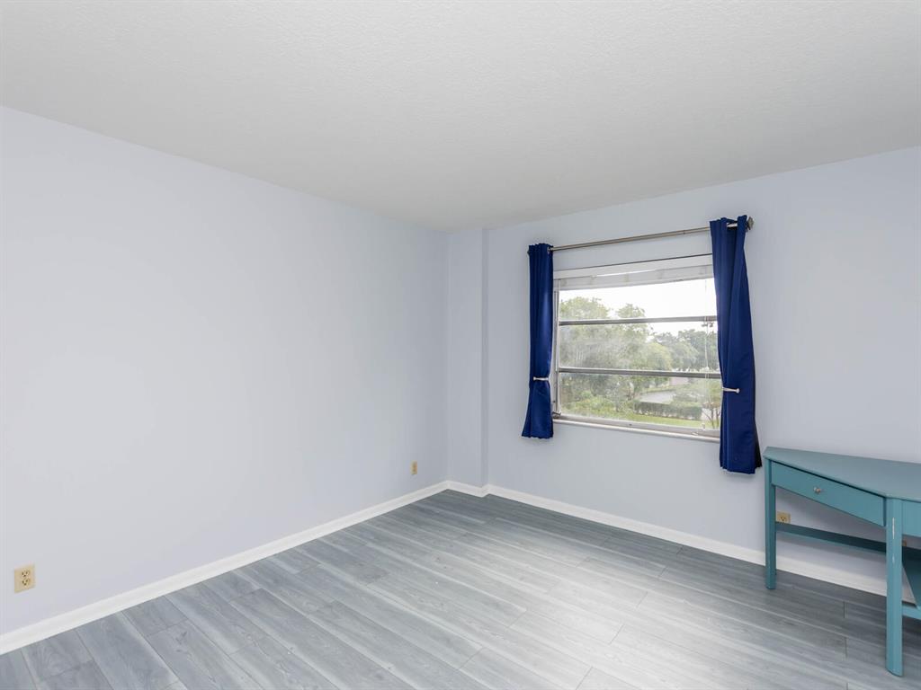 HUNTINGTON LAKES SEC ONE CONDOS - Residential