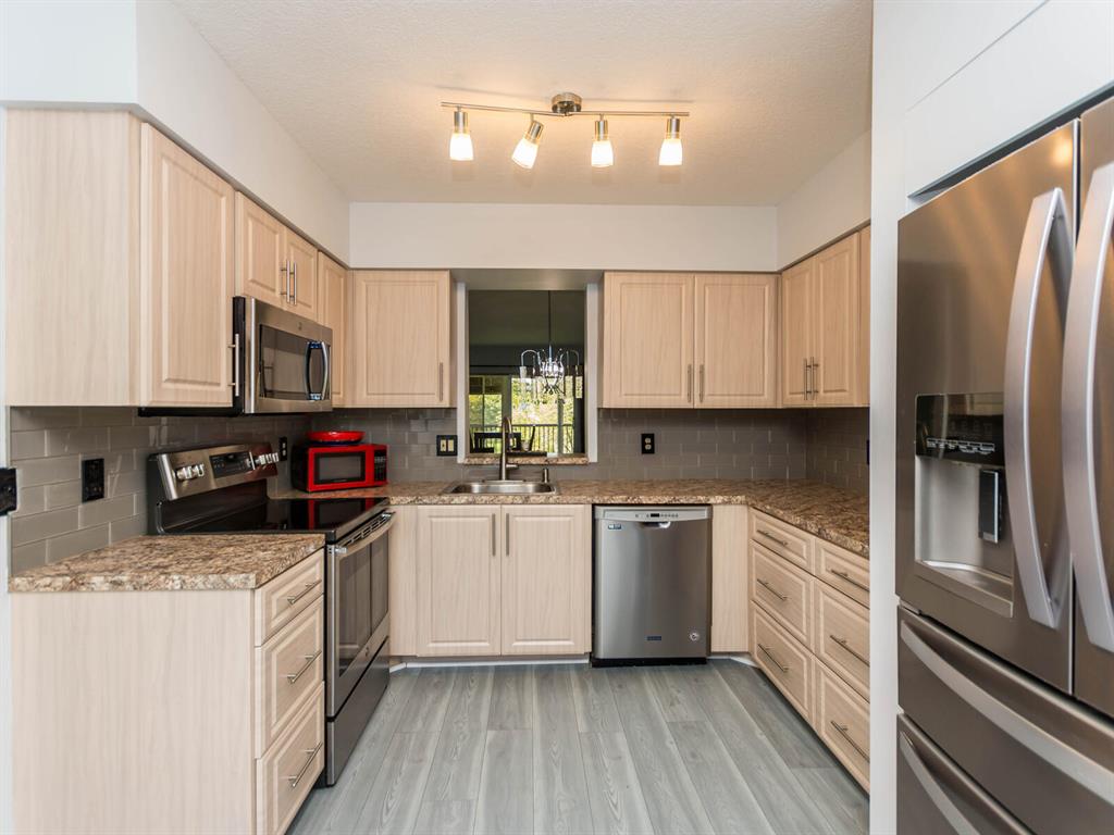 HUNTINGTON LAKES SEC ONE CONDOS - Residential