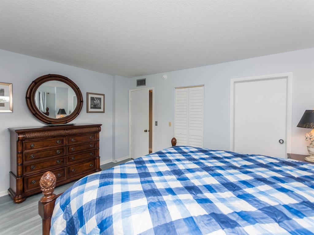 HUNTINGTON LAKES SEC ONE CONDOS - Residential