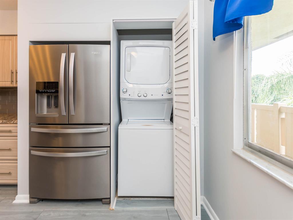 HUNTINGTON LAKES SEC ONE CONDOS - Residential