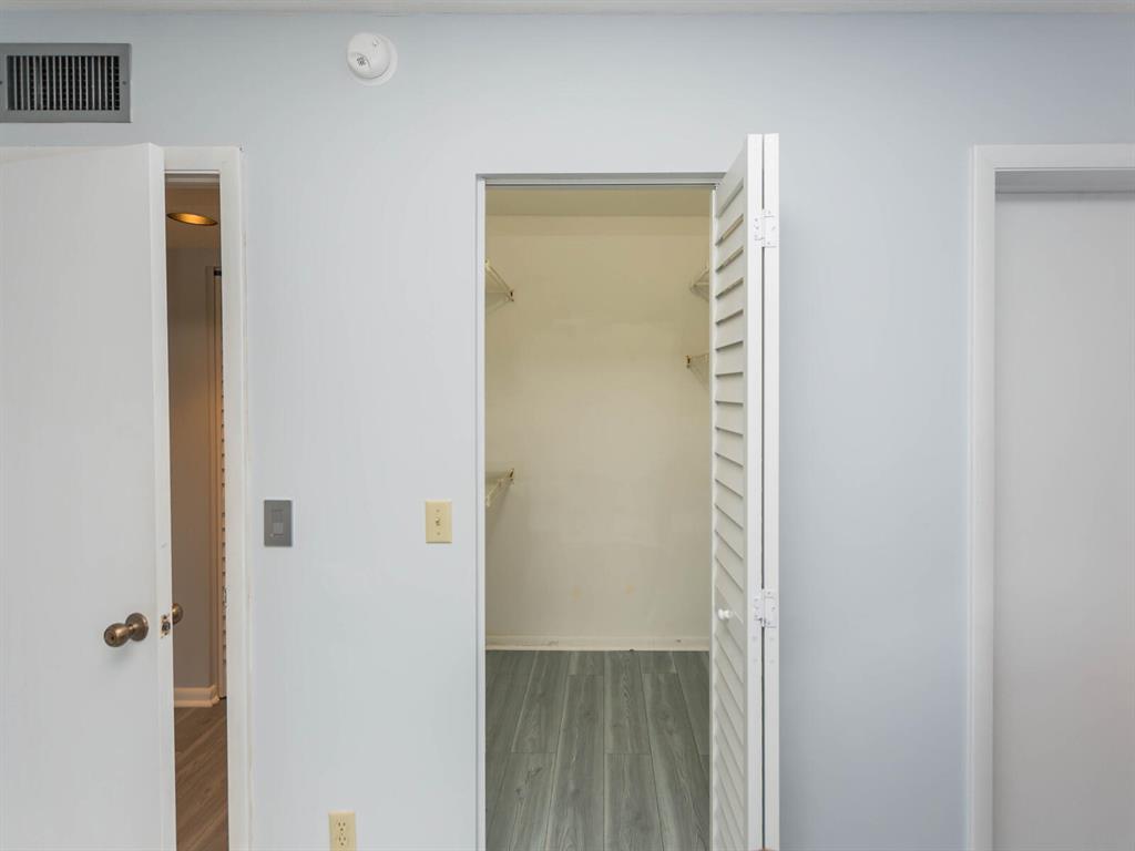 HUNTINGTON LAKES SEC ONE CONDOS - Residential