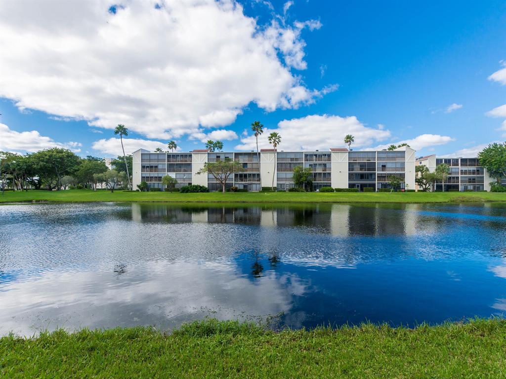 HUNTINGTON LAKES SEC ONE CONDOS - Residential