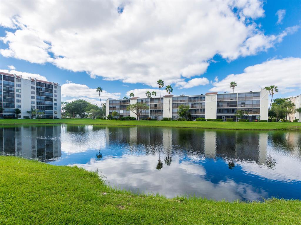 HUNTINGTON LAKES SEC ONE CONDOS - Residential