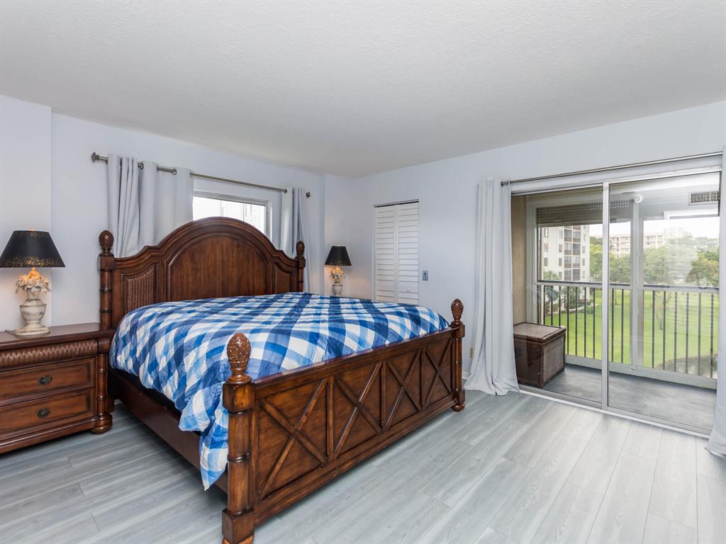 HUNTINGTON LAKES SEC ONE CONDOS - Residential