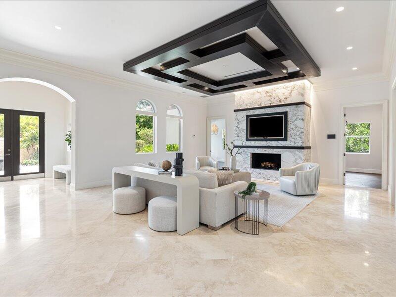 View photos, virtual tours, details... 2198 Isabe Oeste