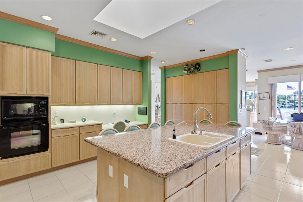 ADMIRALS COVE - Residential