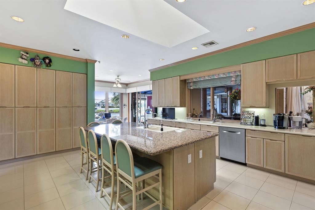 ADMIRALS COVE - Residential