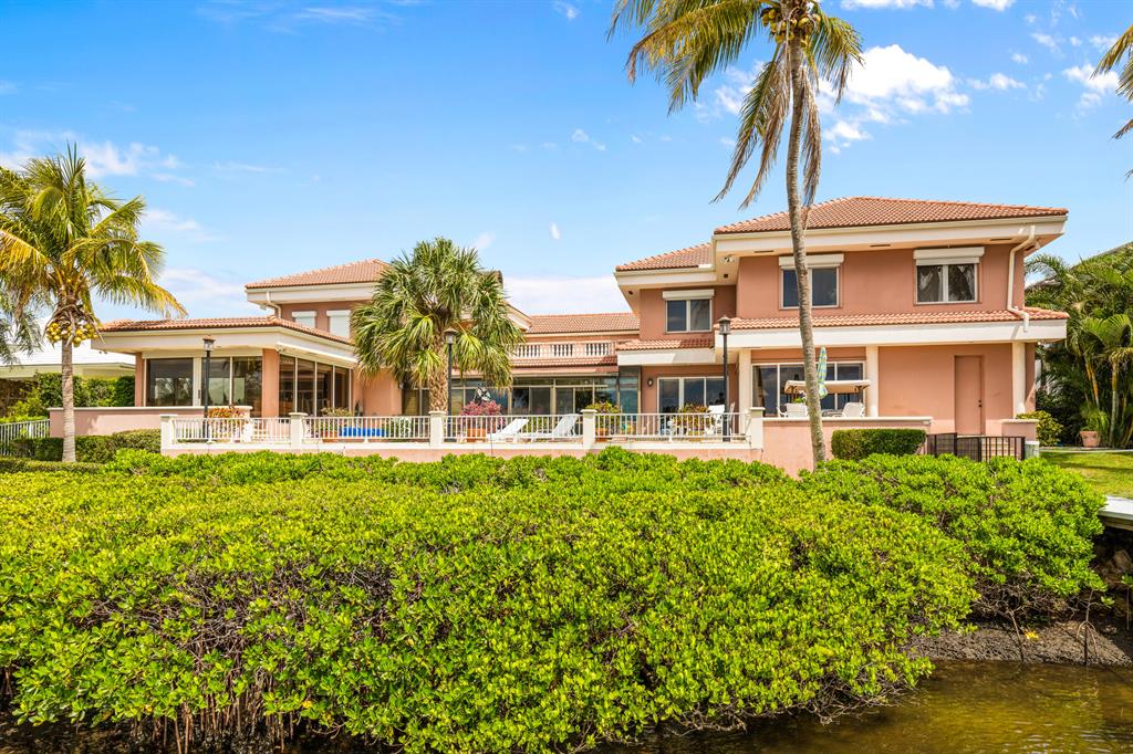 ADMIRALS COVE - Residential