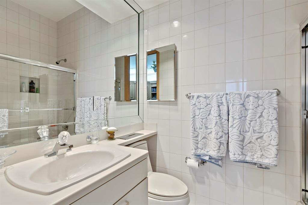 ADMIRALS COVE - Residential