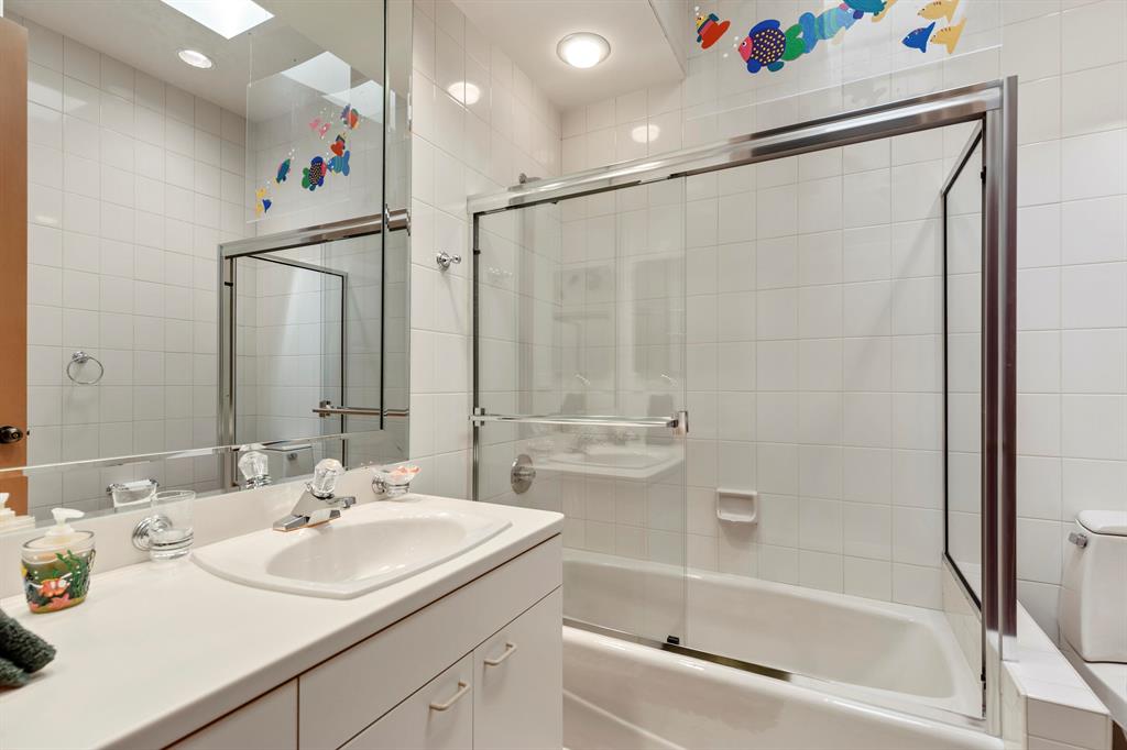 ADMIRALS COVE - Residential