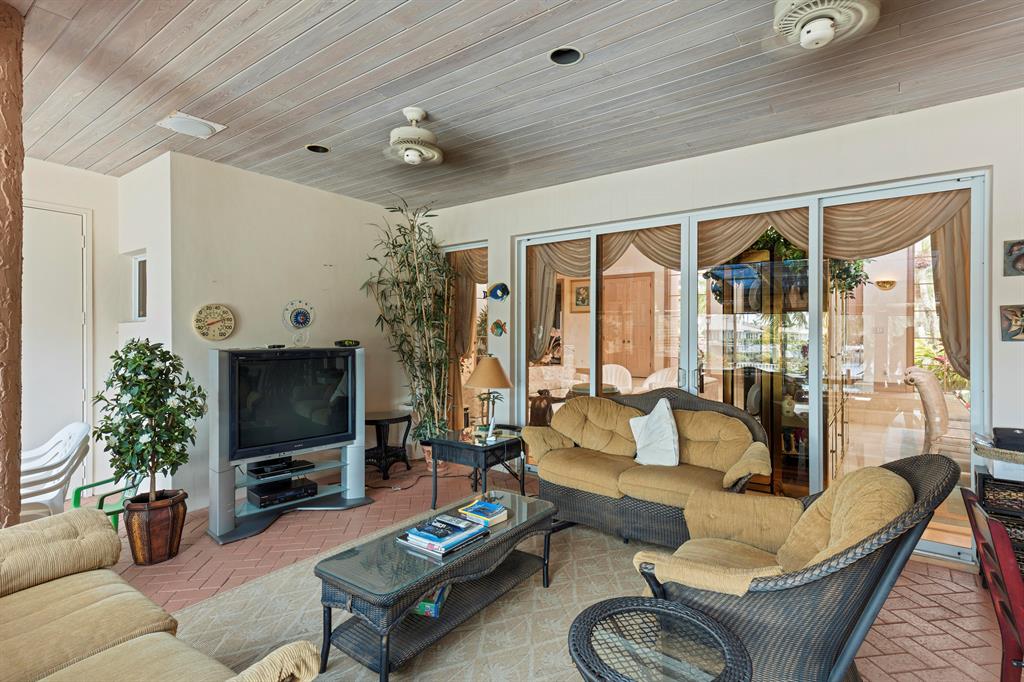 ADMIRALS COVE - Residential