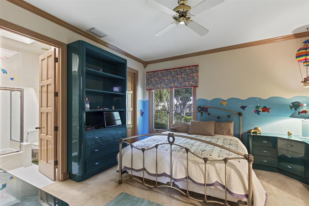 ADMIRALS COVE - Residential