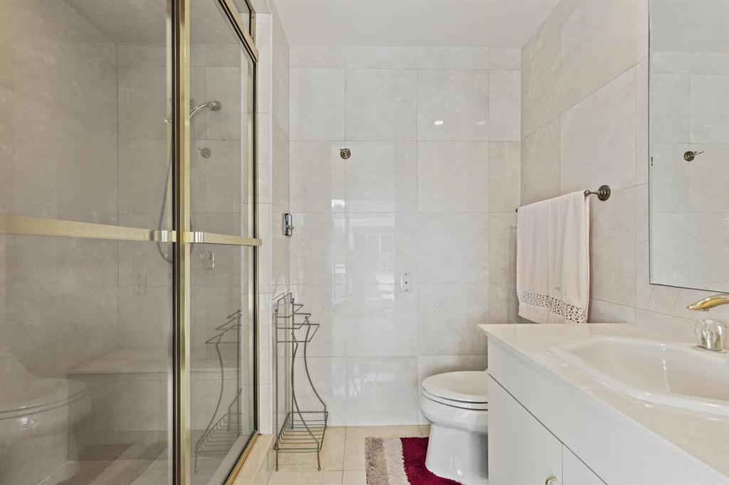 ADMIRALS COVE - Residential