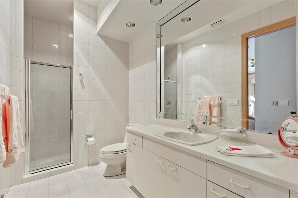 ADMIRALS COVE - Residential