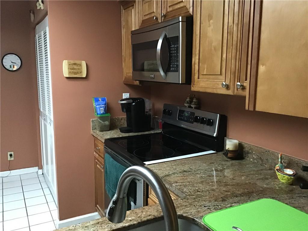 PALM LAKES - Residential