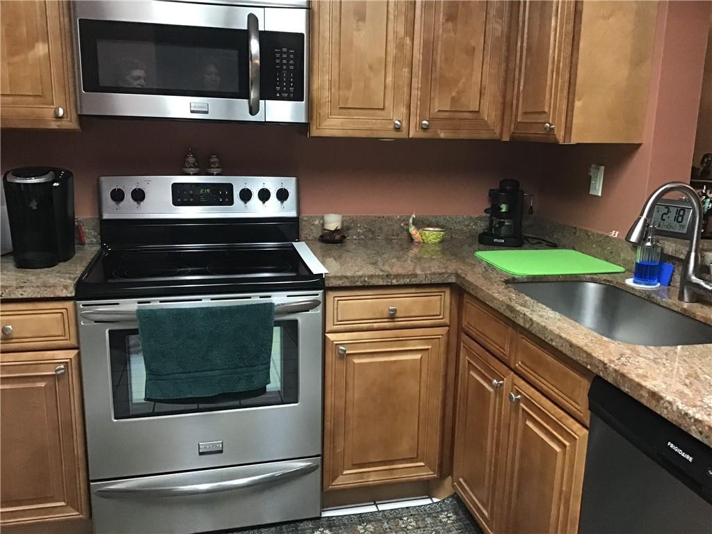 PALM LAKES - Residential