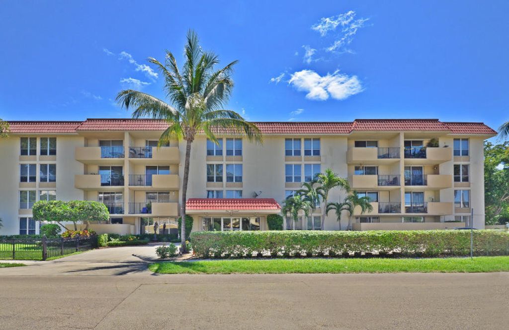 Photo of 1000 Spanish River Road #3k, Boca Raton, FL 33432 (MLS # R11155908)