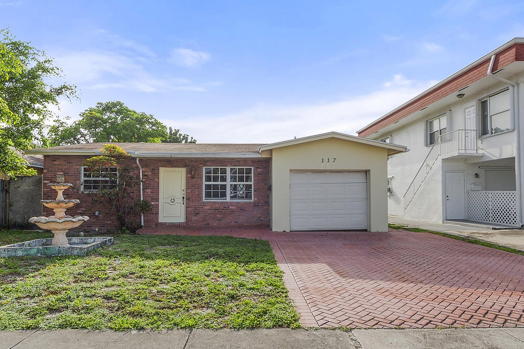 Photo of 117 SW 4th Avenue, Hallandale Beach, FL 33009 (MLS # B26078976)