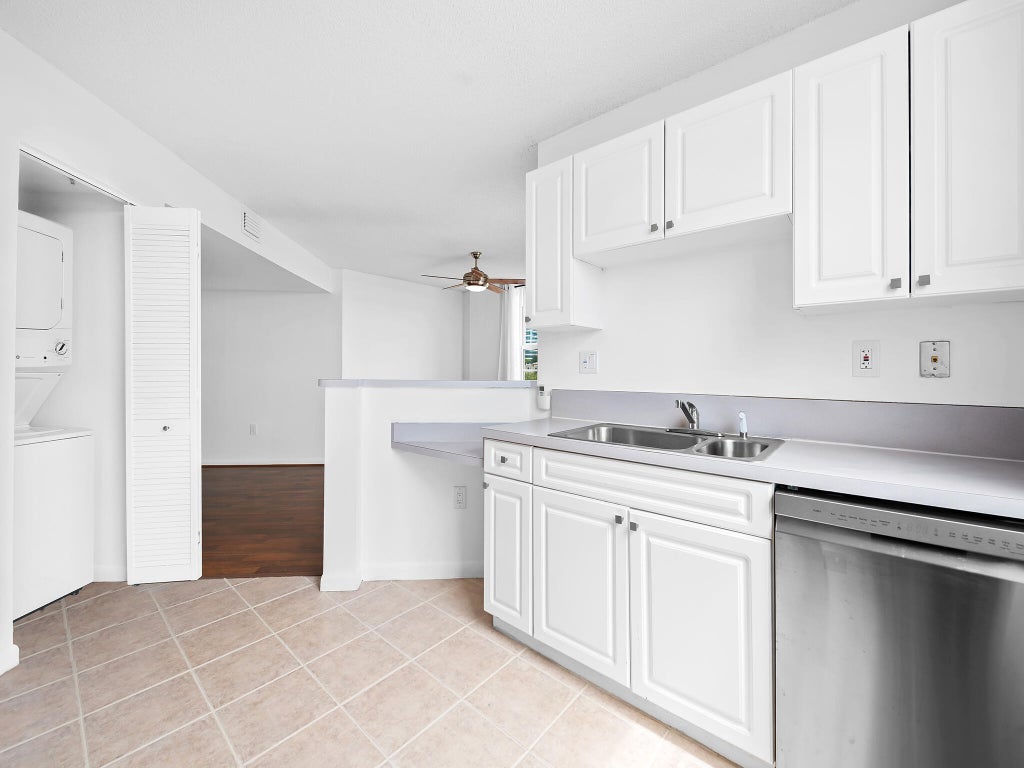 Photo of 520 SE 5TH Avenue #2510, Fort Lauderdale, FL 33301 (MLS # B26082466)