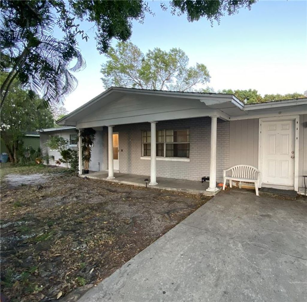 Photo of 2924 Sherwood Ln, Fort Pierce, FL 34982 (MLS # F10378345)