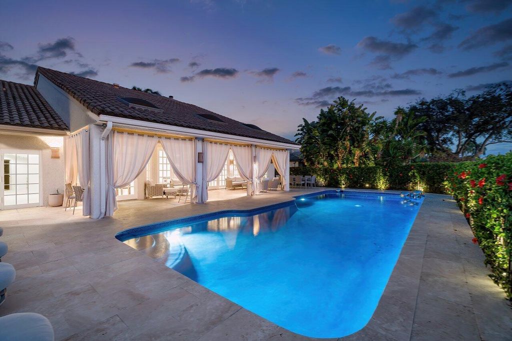 Photo of 3 Bristol Lane, Boynton Beach, FL 33436 (MLS # R10957456)