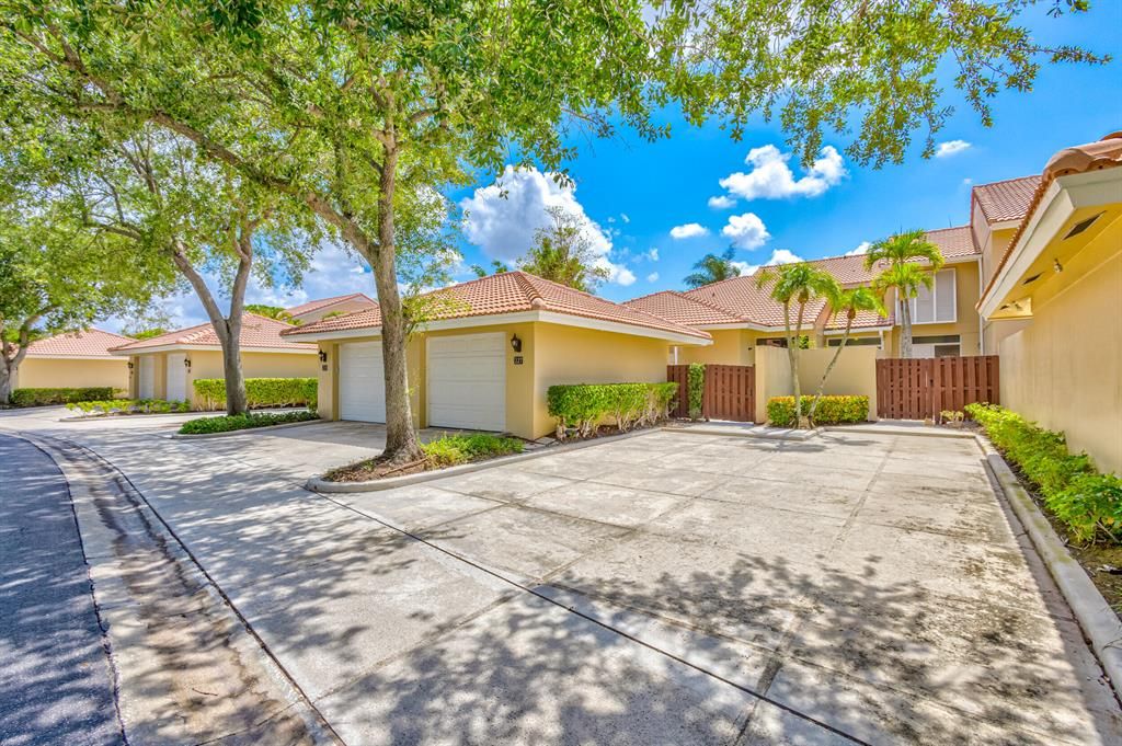 Photo of 227 Old Meadow Way, Palm Beach Gardens, FL 33418 (MLS # R10890023)