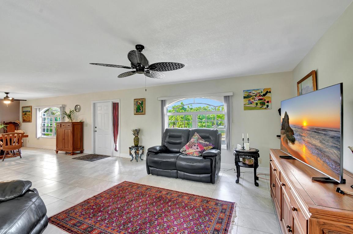 3446 Cabbage Palm Way