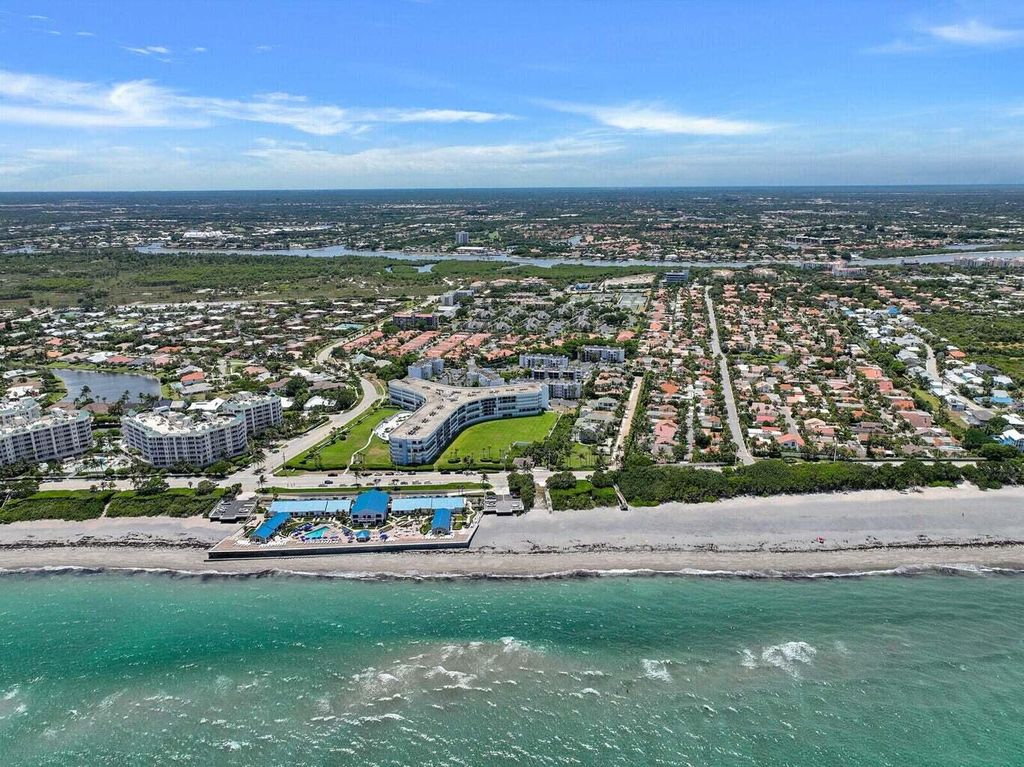 Photo of 1605 S Us Highway 1 #E402, Jupiter, FL 33477 (MLS # R10938023)