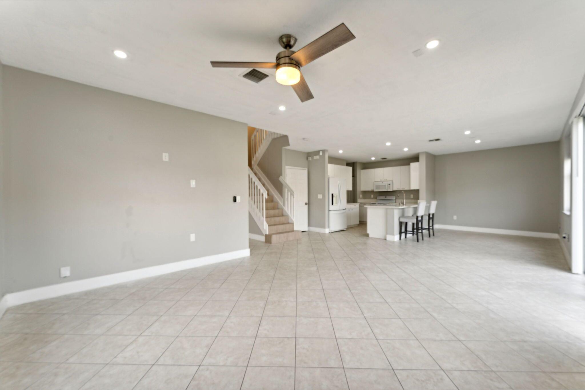 OLYMPIA 2 - Residential Lease