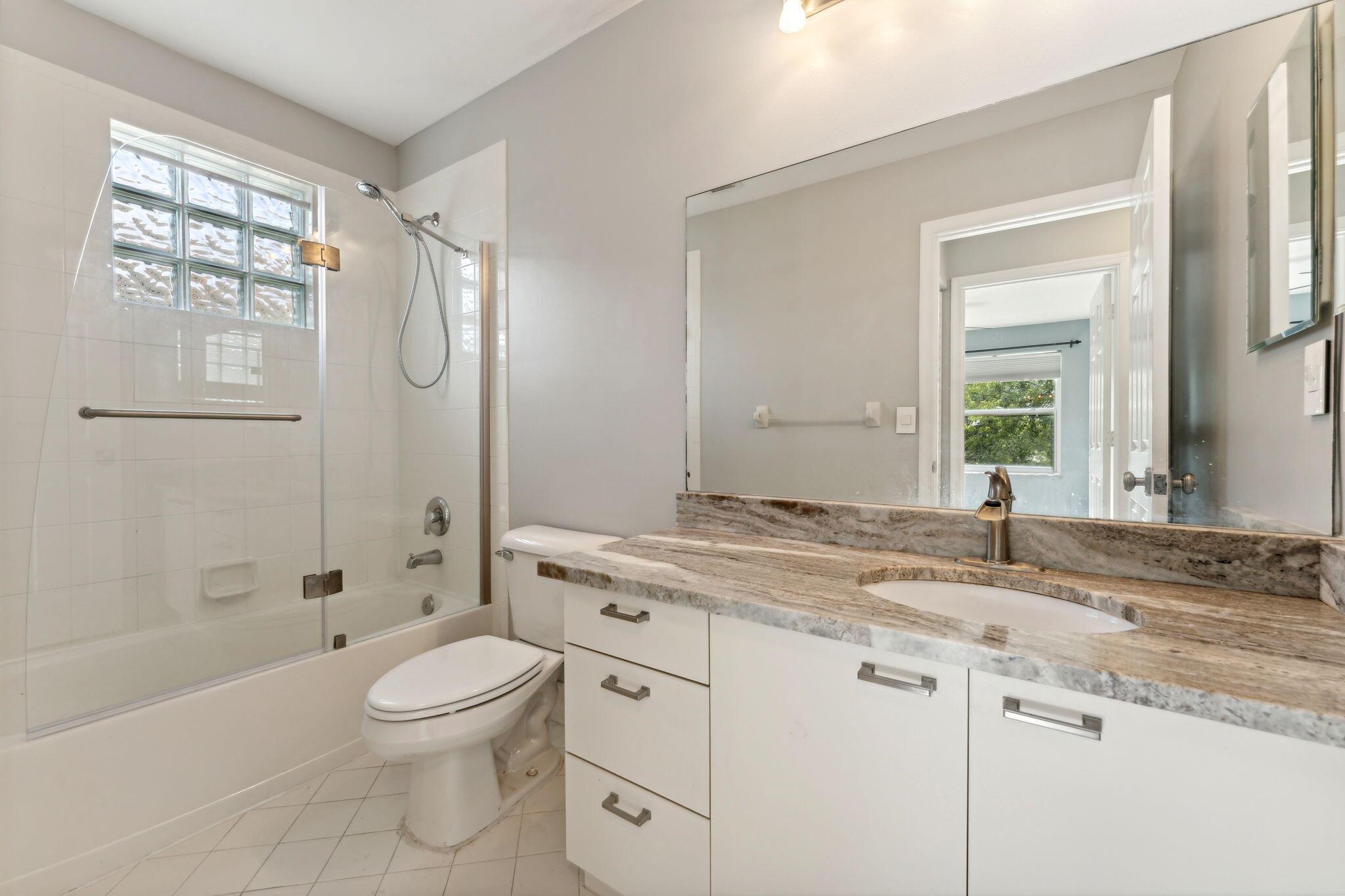 OLYMPIA 2 - Residential Lease