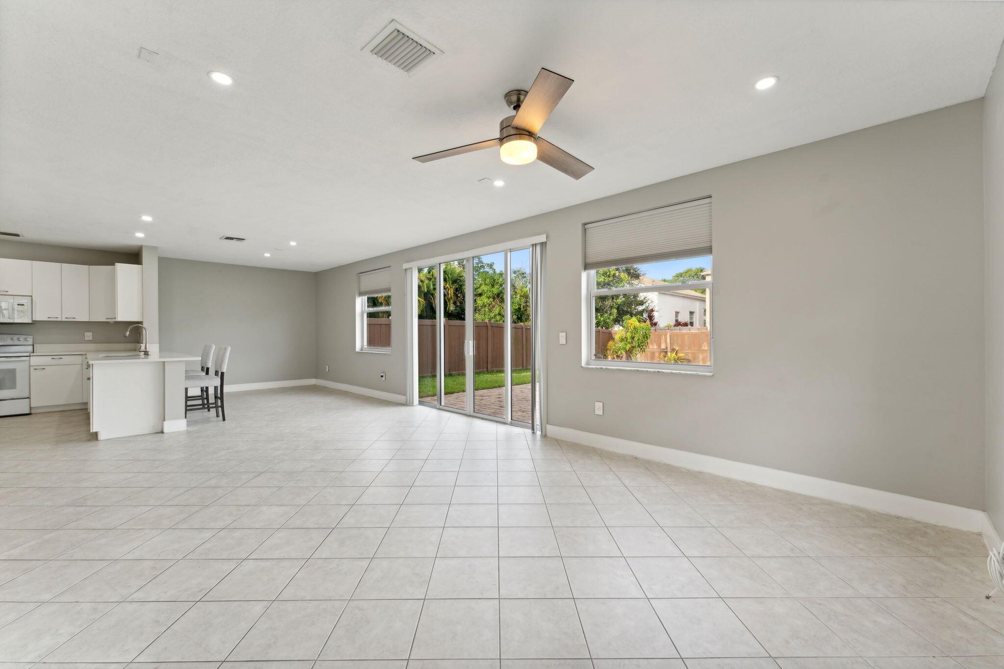 OLYMPIA 2 - Residential Lease