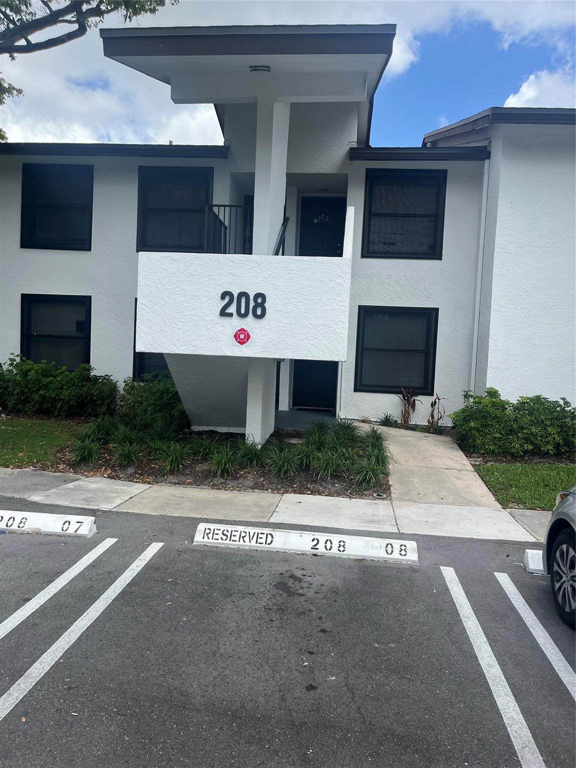 208 Lake Pointe Dr 202