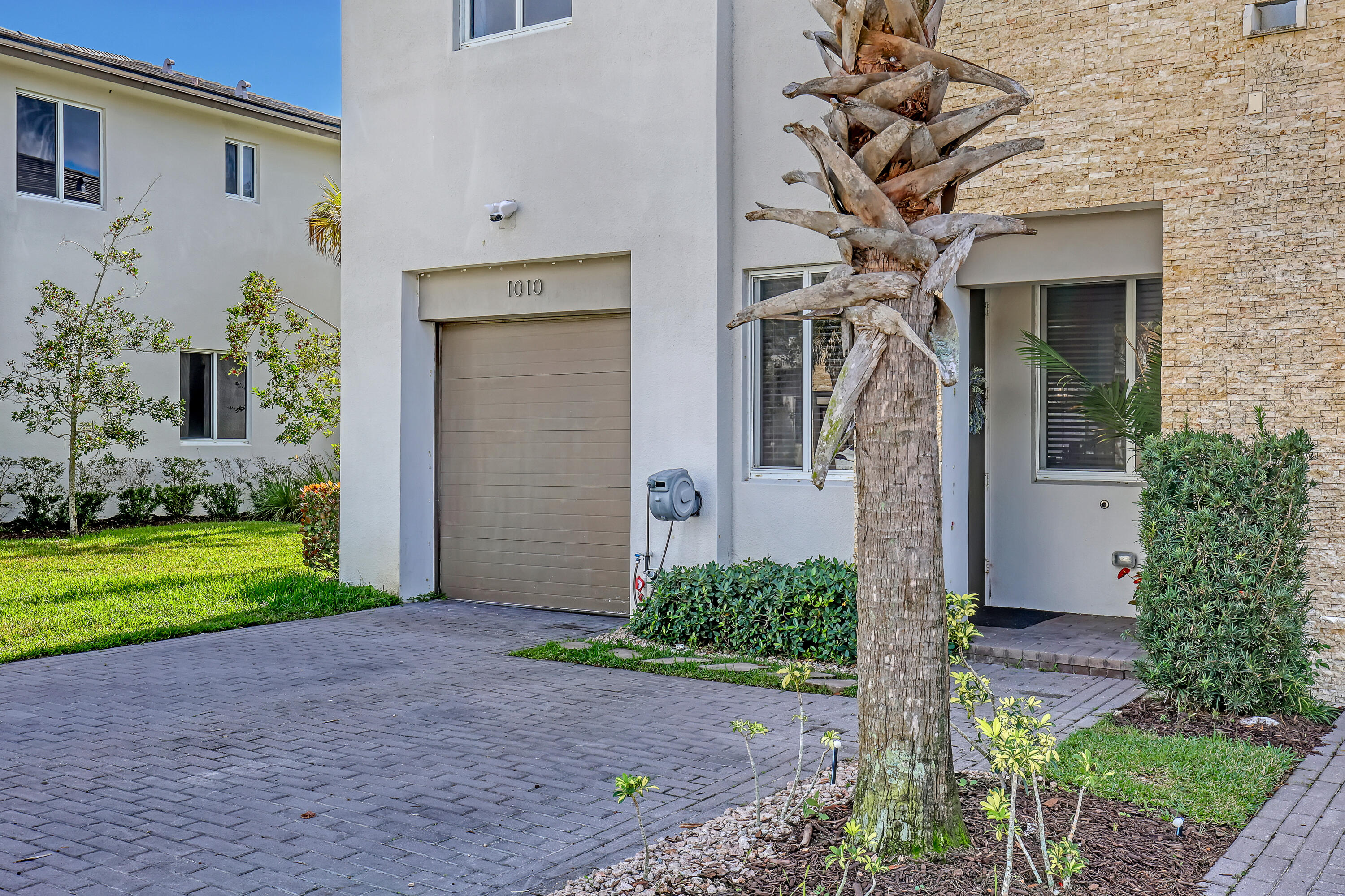 PIONEER ESTATES - Residential