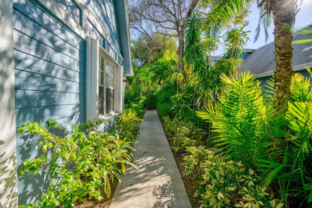 Photo of 120 Ocean Dunes Circle, Jupiter, FL 33477 (MLS # R10953919)