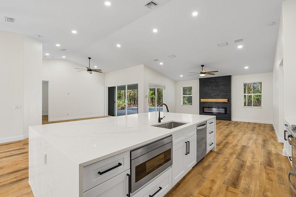 Photo of 12763 159th Court N, Jupiter, FL 33478 (MLS # R10954353)