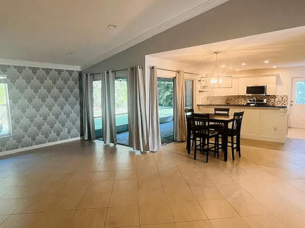 12404 Old Country Road S