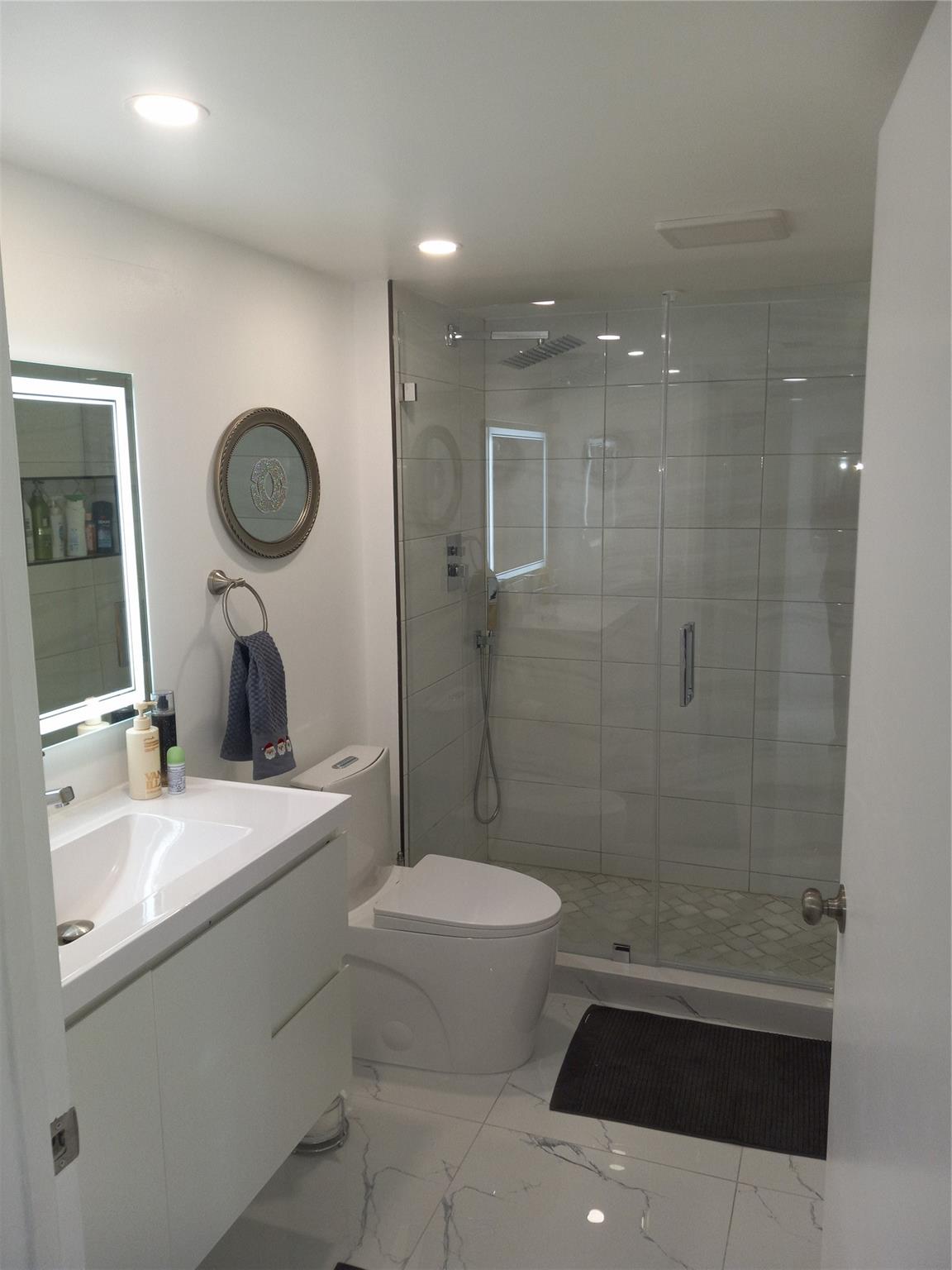 Ivanhoe East At Century V - Residential Lease