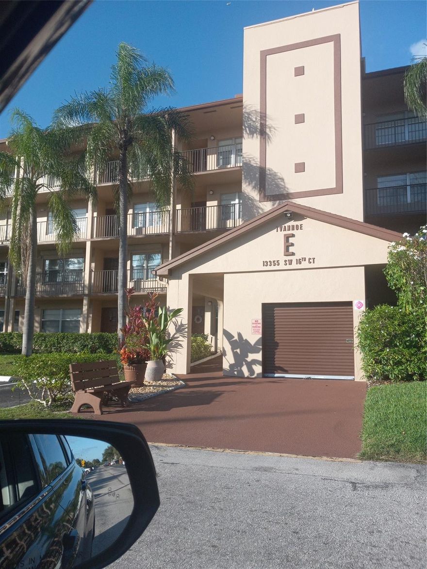 Beautiful remodeled 2/2 apartment with lake view close to shopping centers, hospitals, and supermarkets. Active senior community with lot of activities. Club house with a luxury theater and gyms, restaurant/cafeteria, swimming pools, tennis, pickleball and golf courses. Elevator in the building and with washer and drier inside the unit. Owner occupied. Please call agent to set a showing appointment.The entrance is on Pines Boulevard and 136 Ave.
