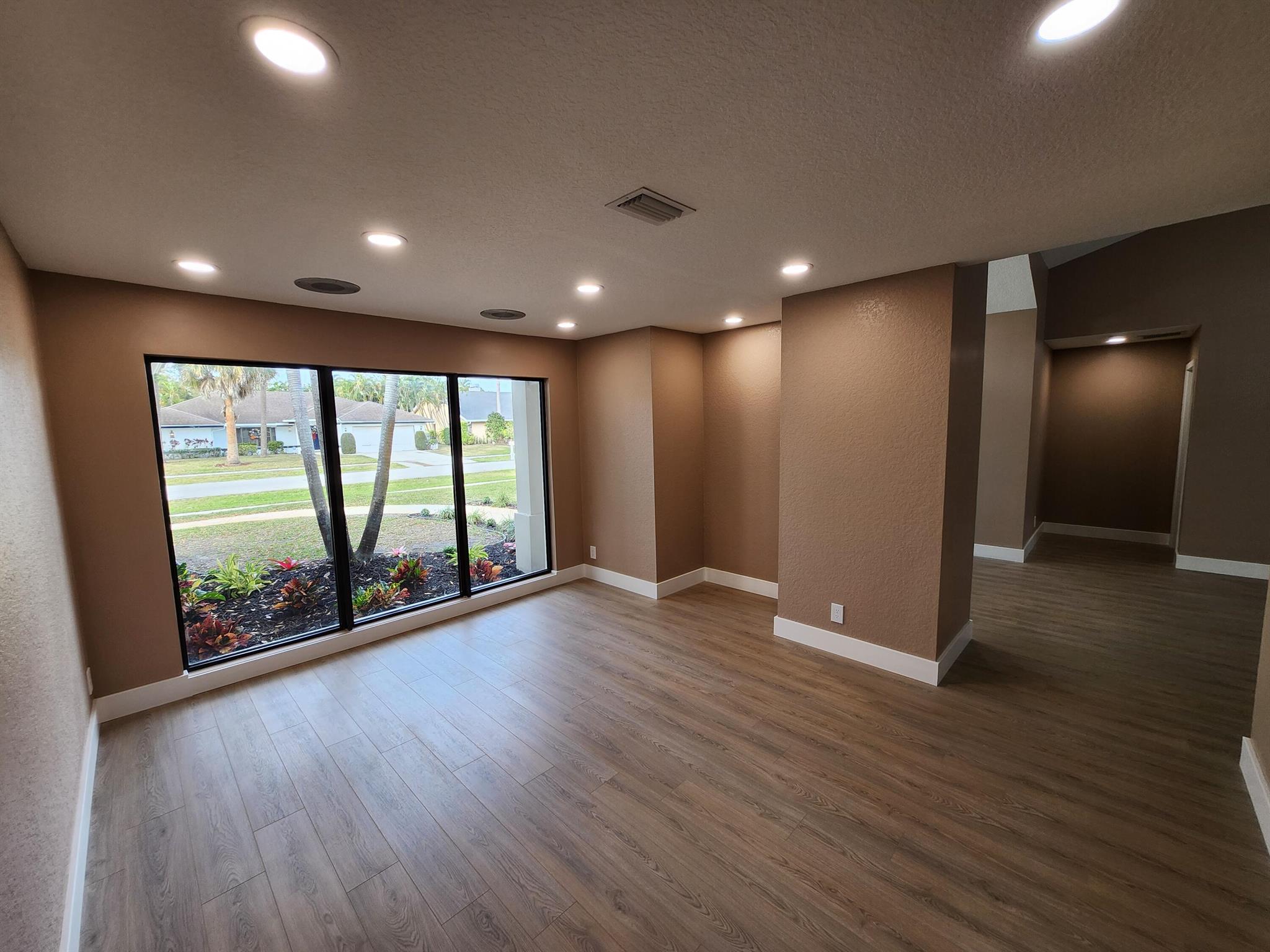 SUGAR POND MANOR OF WELLI - Residential