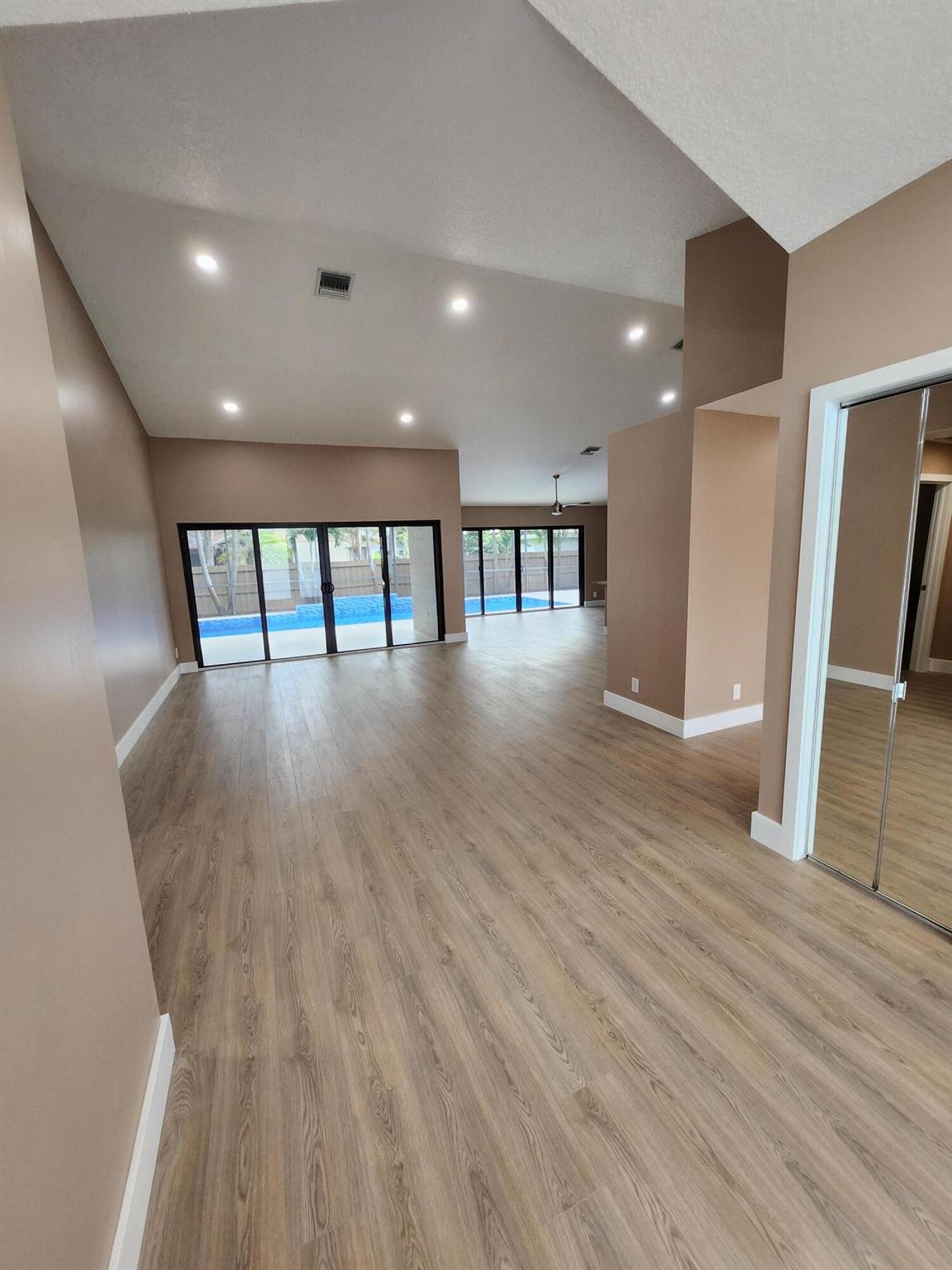 SUGAR POND MANOR OF WELLI - Residential