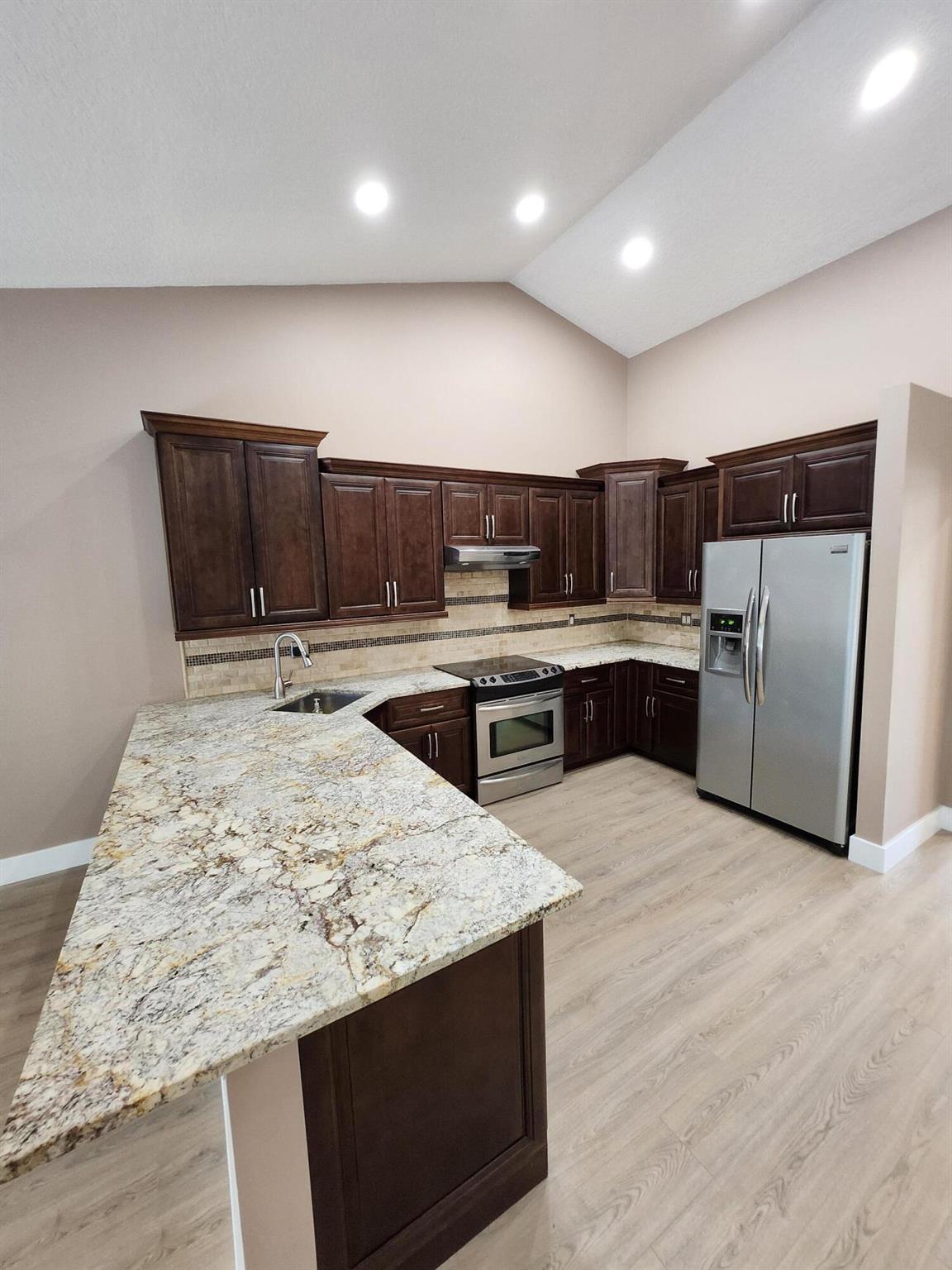 SUGAR POND MANOR OF WELLI - Residential