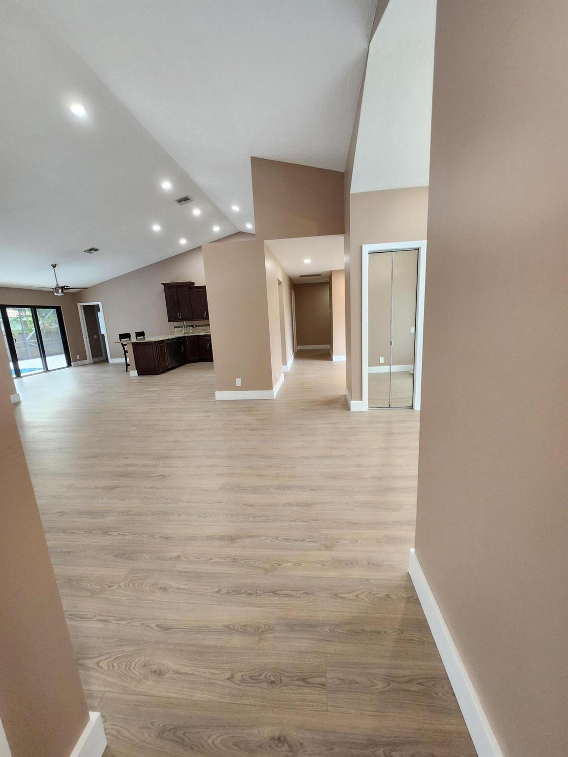 SUGAR POND MANOR OF WELLI - Residential