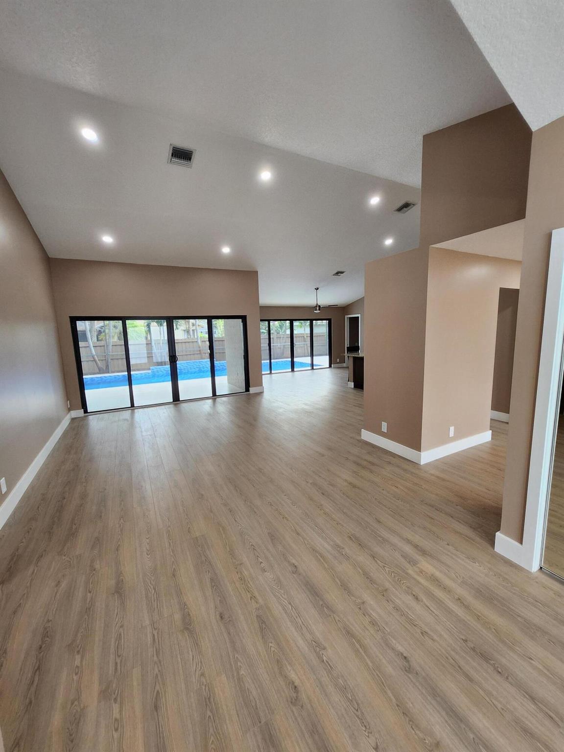 SUGAR POND MANOR OF WELLI - Residential