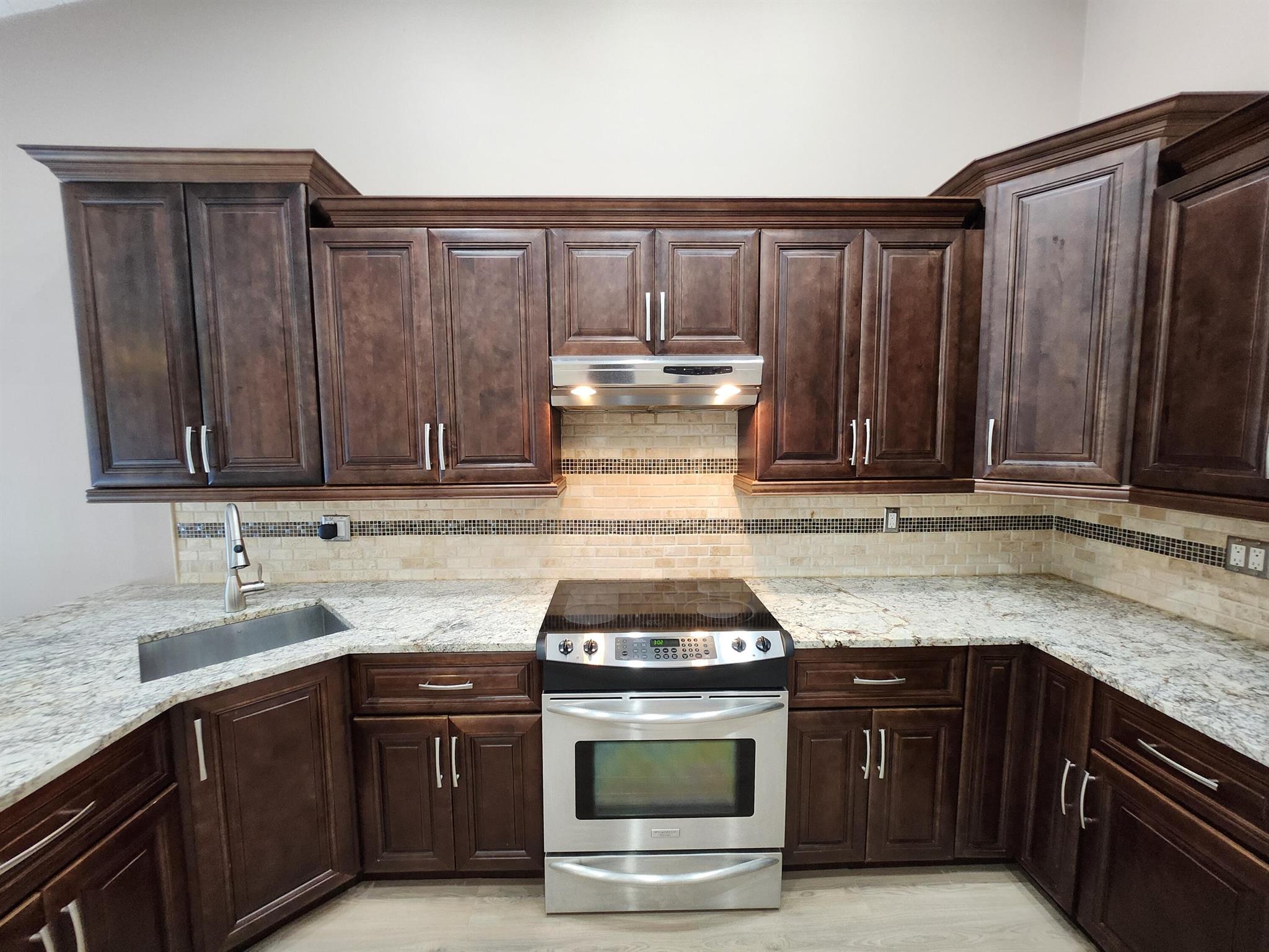 SUGAR POND MANOR OF WELLI - Residential