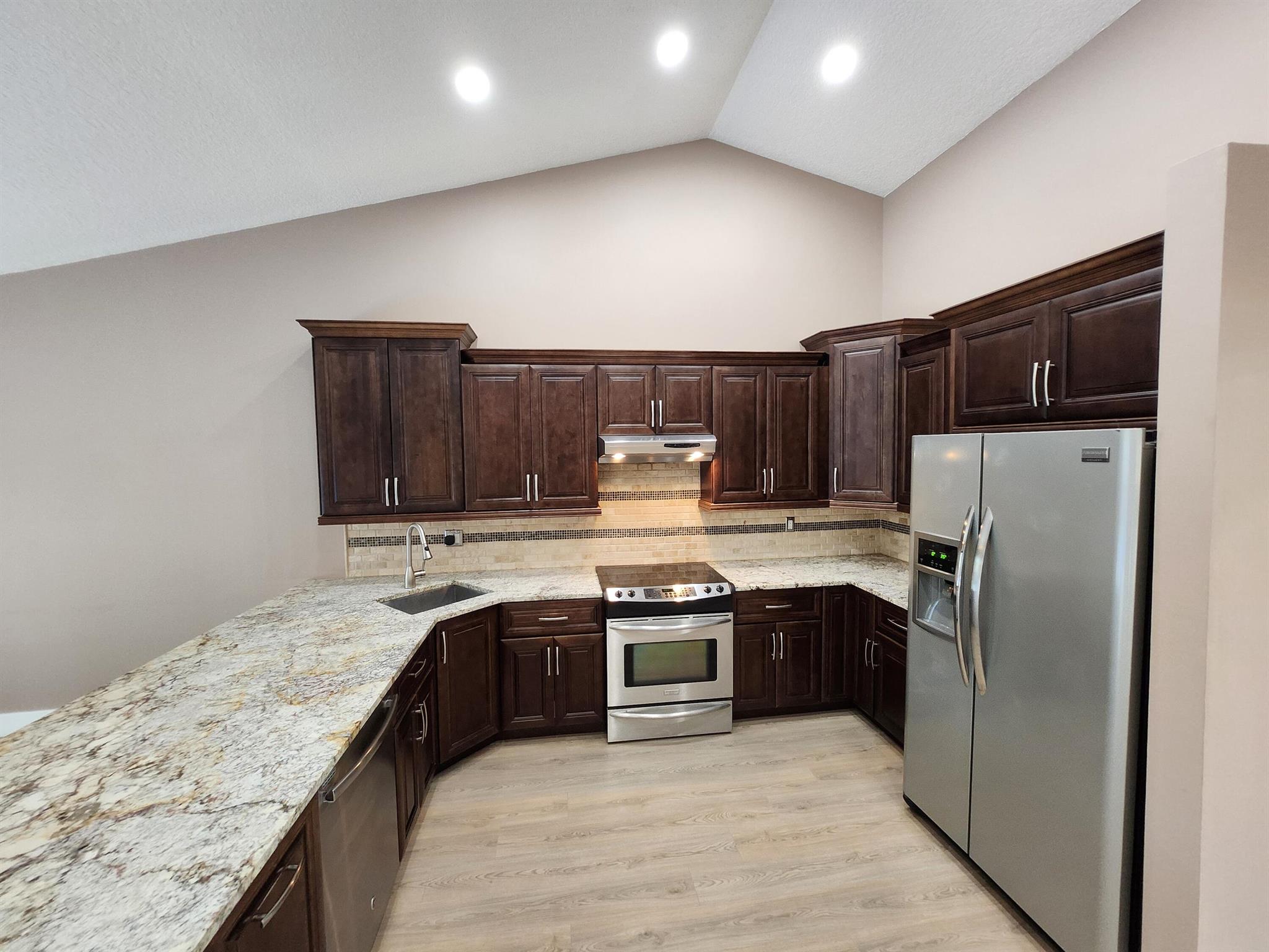 SUGAR POND MANOR OF WELLI - Residential