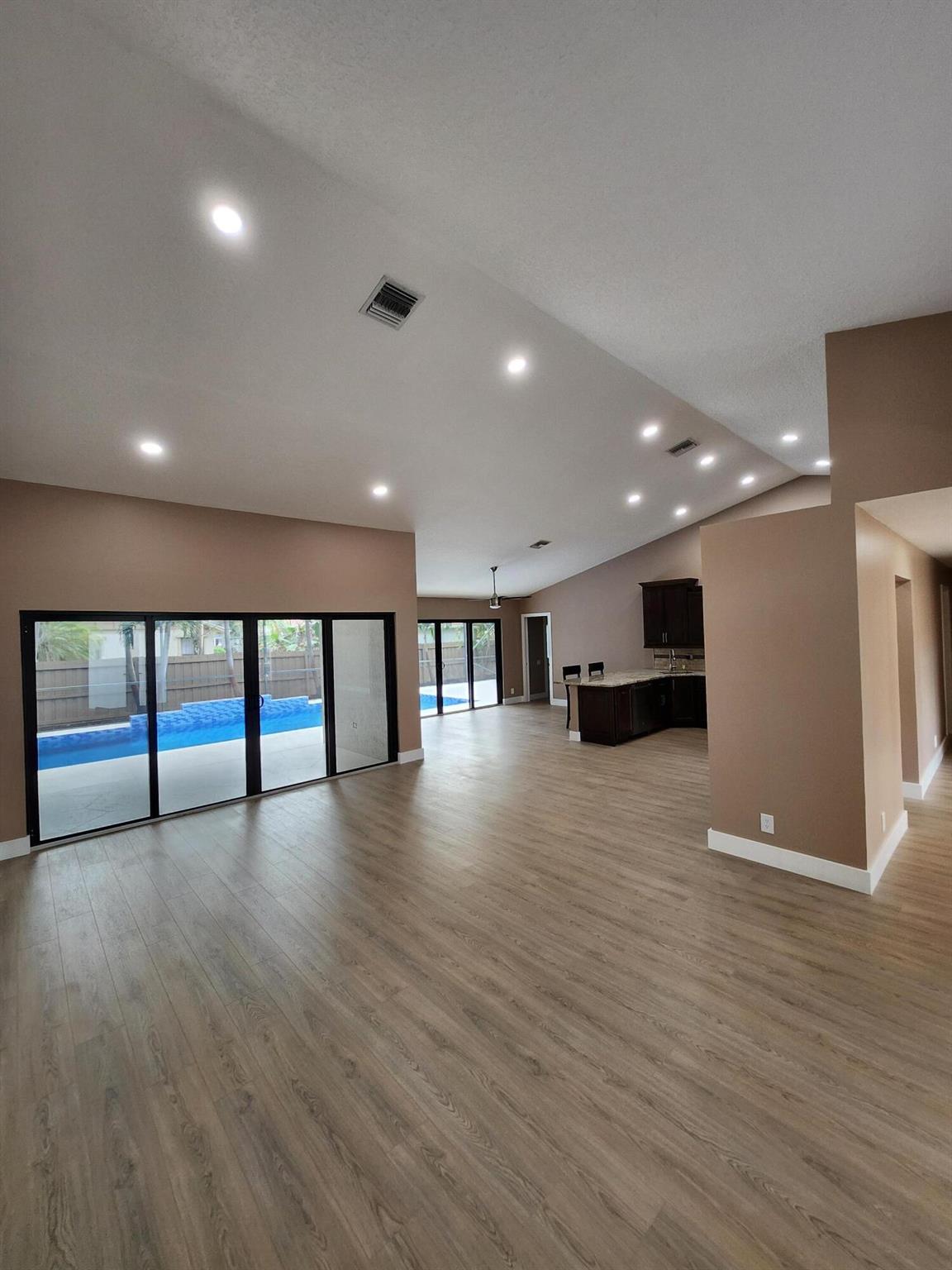 SUGAR POND MANOR OF WELLI - Residential