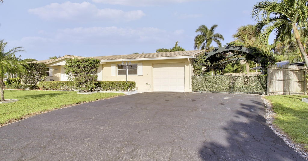 Photo of 4227 CRESTDALE Street, Palm Beach Gardens, FL 33410 (MLS # B26093494)