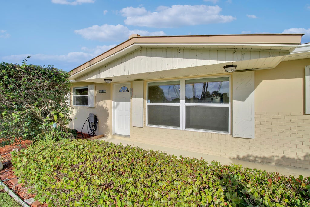 Photo of 4227 CRESTDALE Street, Palm Beach Gardens, FL 33410 (MLS # B26093494)