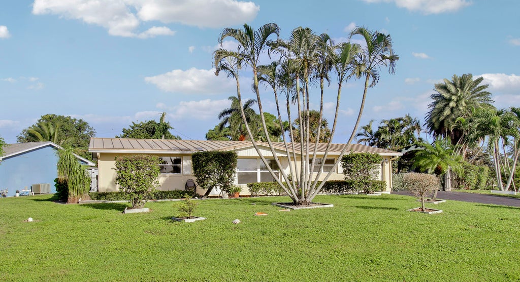 Photo of 4227 CRESTDALE Street, Palm Beach Gardens, FL 33410 (MLS # B26093494)